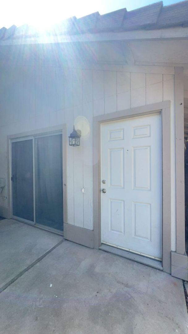 Foto del edificio - Newley Renovated 2 bedroom Duplex.