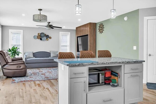 Foto del edificio - 36 Belvedere Dr