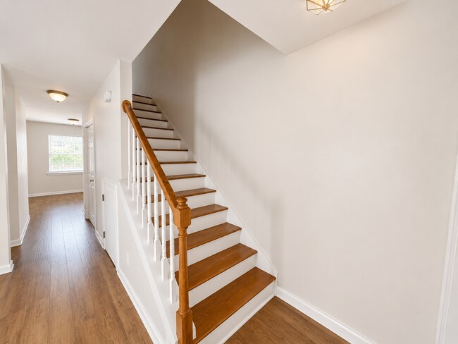 Foto del edificio - 504 Lowndes Hill Rd