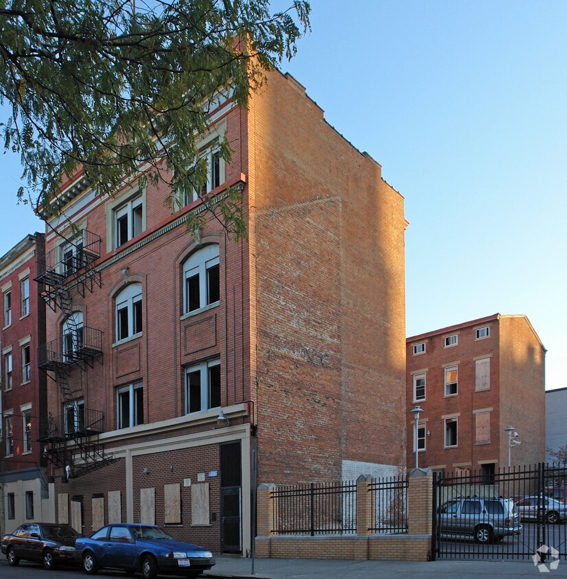 Primary Photo - 1616 Race St