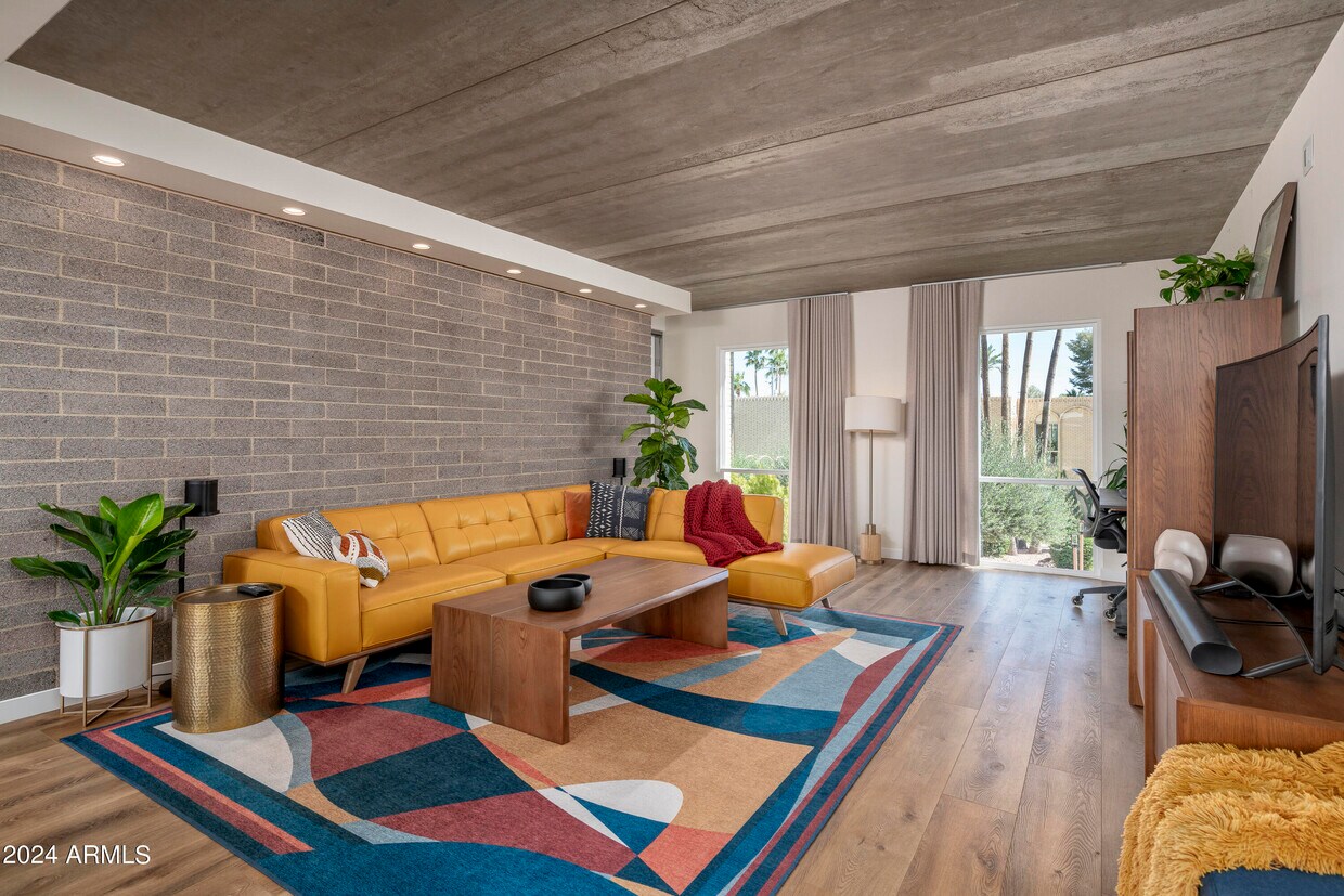 Foto principal - 6932 E 3rd St