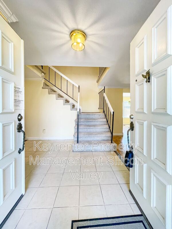 Building Photo - 1293 Knollview Dr