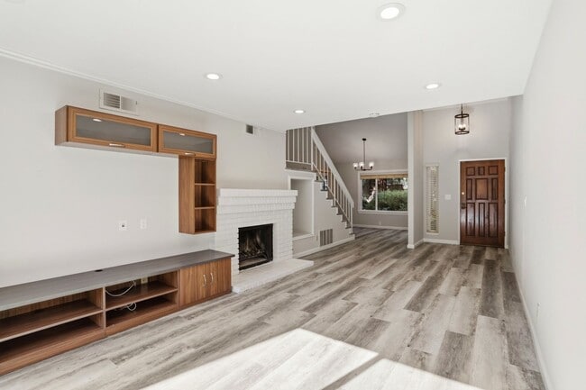 Building Photo - Renovated Los Gatos Townhome