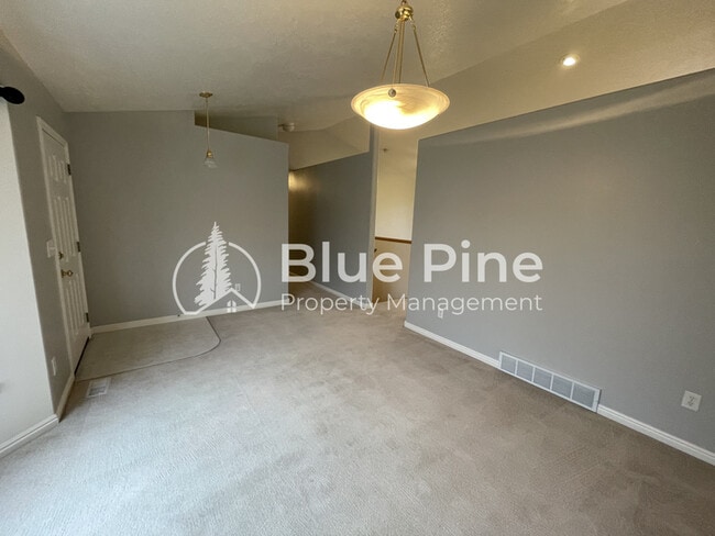 Building Photo - 3863 Ridgeview Cir