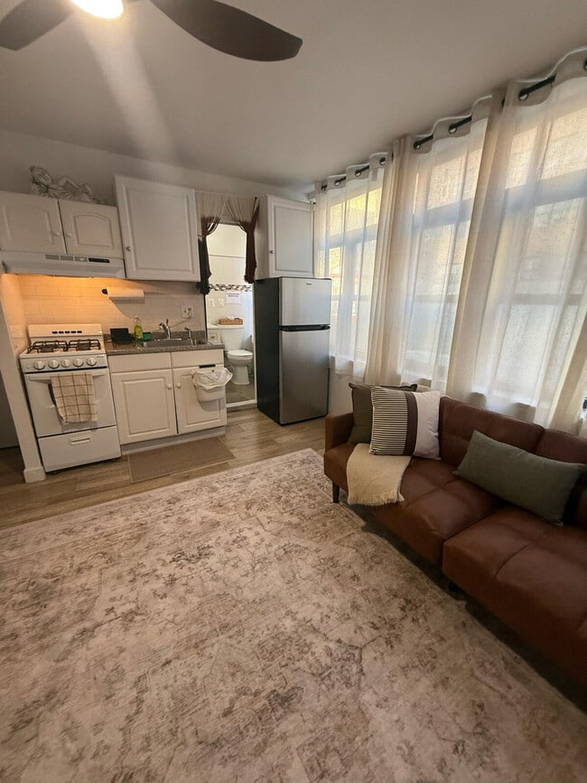 Building Photo - 341 W 30th St