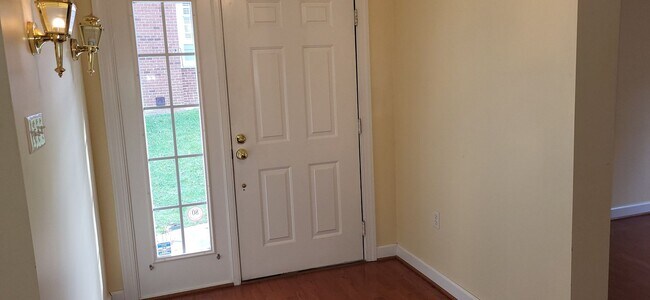 Building Photo - Low Maintenance Living in Williamsburg