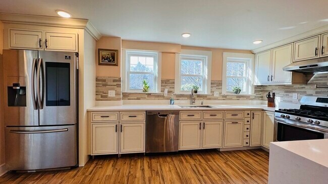 Foto del edificio - 36 Evergreen Ave