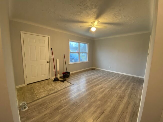 Building Photo - 6968 Lapeer Rd