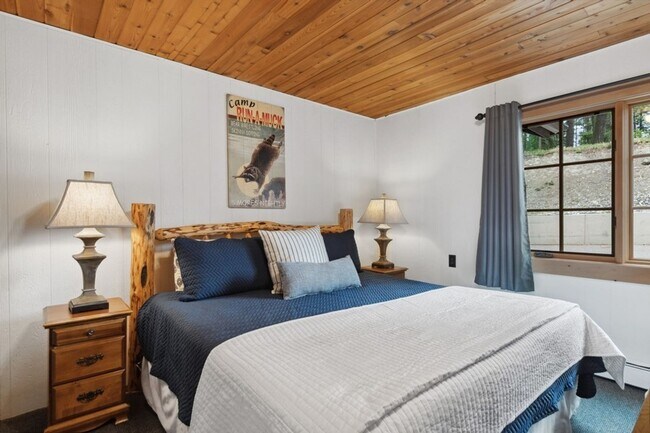 Foto del edificio - 1 Bedroom, 1 Bath Condo on Whitefish Lake