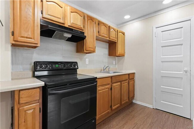Foto del edificio - 1348 E 6th St