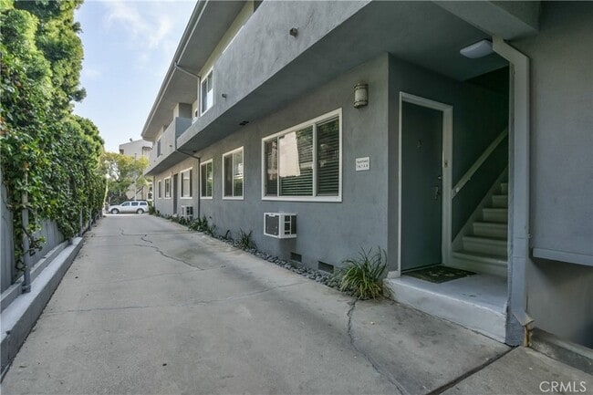 Photo - 11921 Goshen Ave Apartment