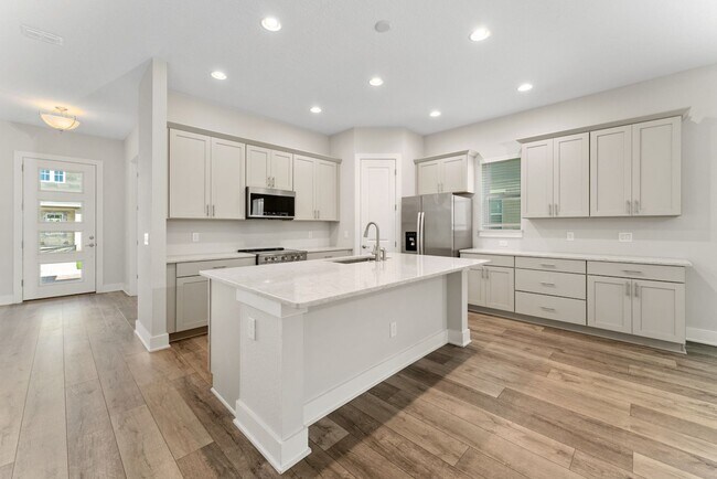Foto del edificio - Nice 3/2.5 Bath Home with Bonus Room and 2...