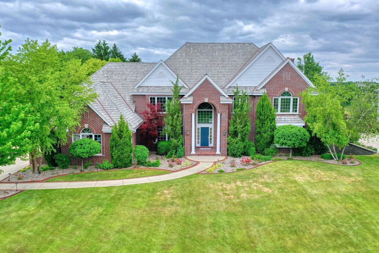 1604 Juniper Way, Hartland, WI 53029 House Rental in Hartland, WI