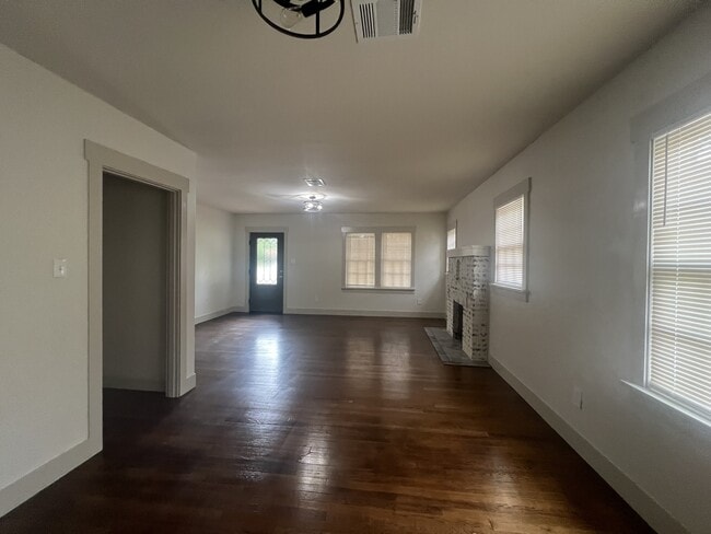 Building Photo - 2202 28th St
