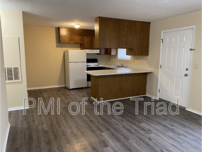 Foto del edificio - 1500 Oakshire Ct