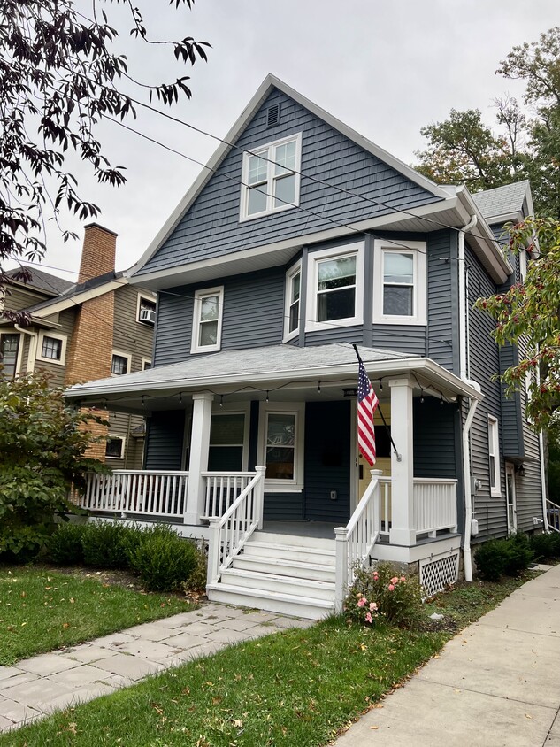 Foto principal - 1245 Summit Ave