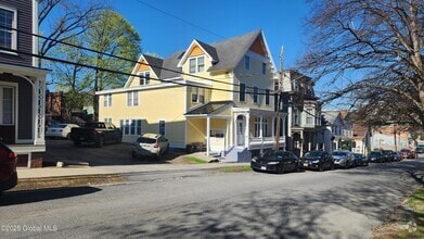 Building Photo - 68 Caroline St