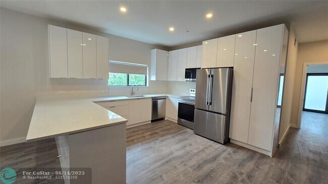 Building Photo - 3721 SW 12th Pl