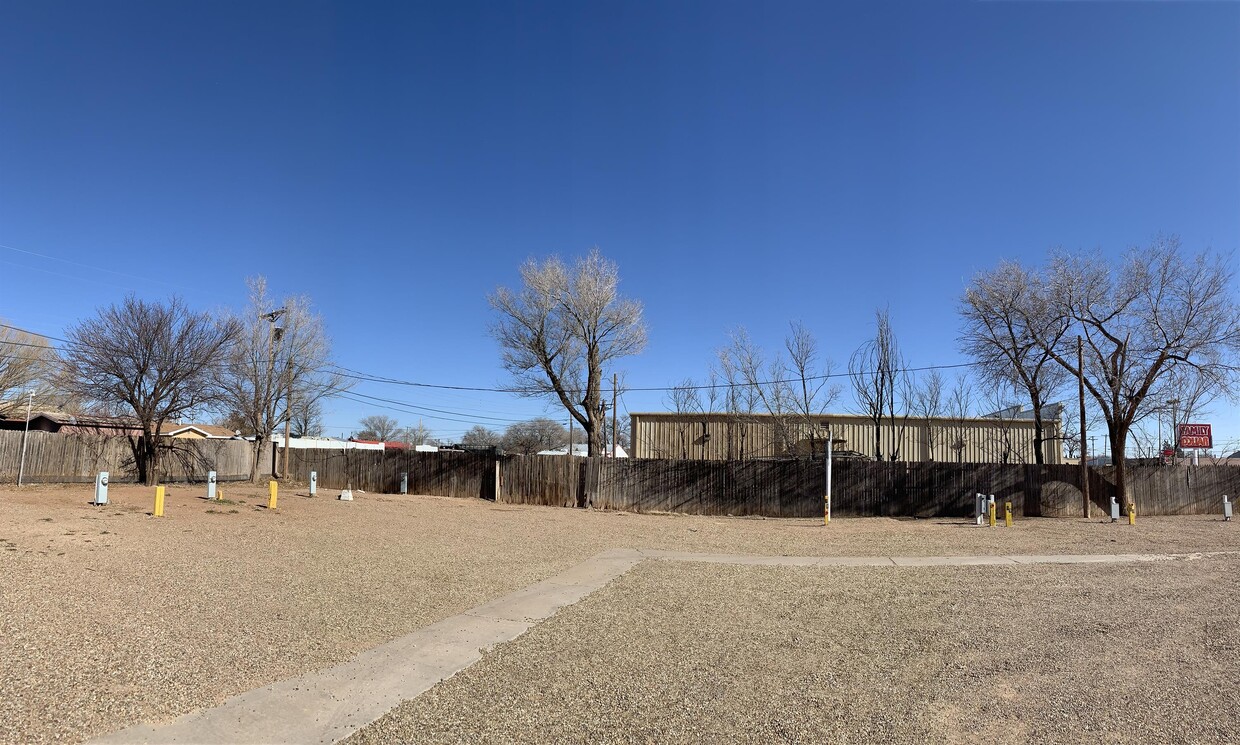 Building Photo - 1500 W 7th St