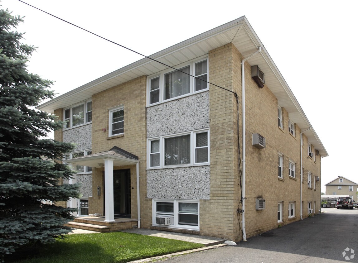 Primary Photo - 38 W Elizabeth Ave