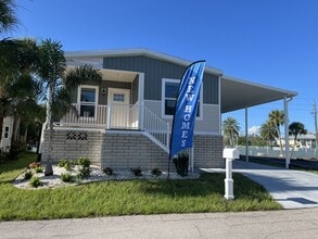 Building Photo - 2 Flamboyant St