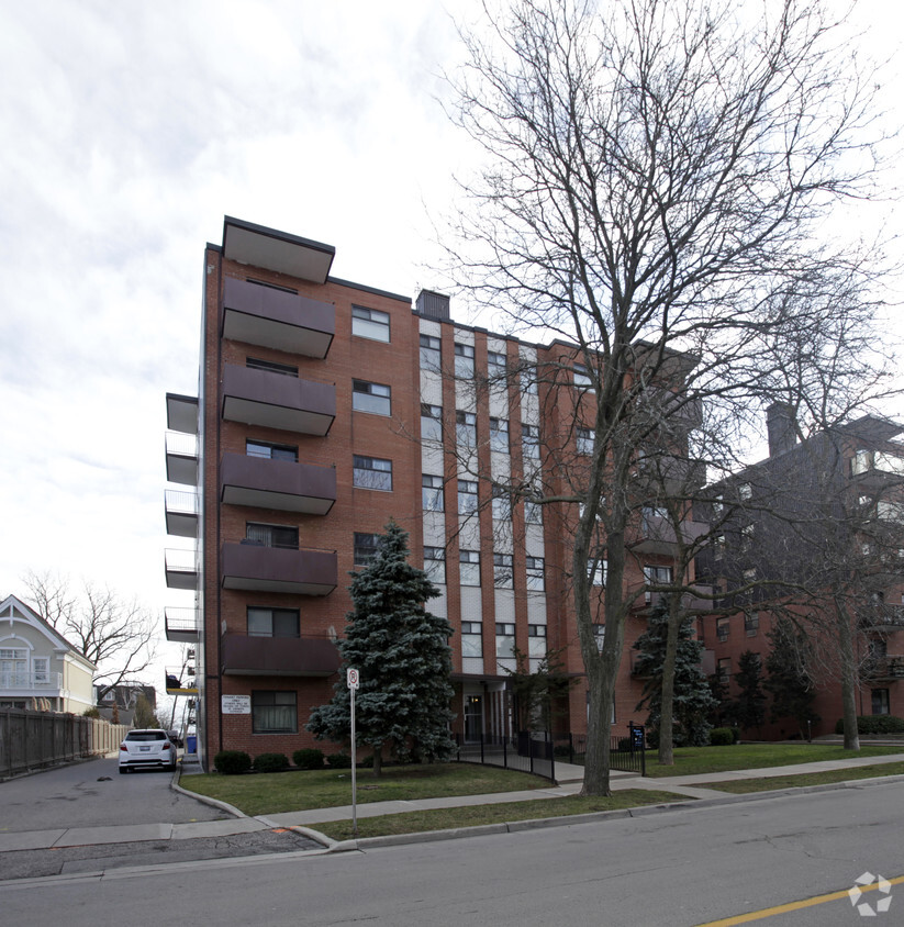 Building Photo - Marine Square East