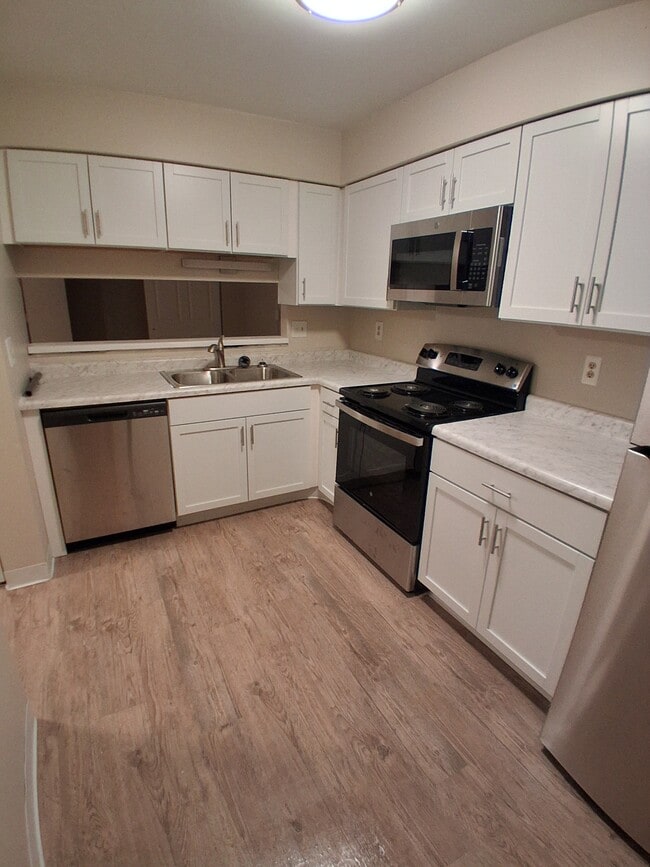 Building Photo - Avalon Place