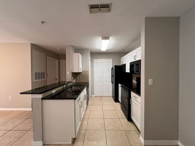 Foto del edificio - Great apartment for rent!