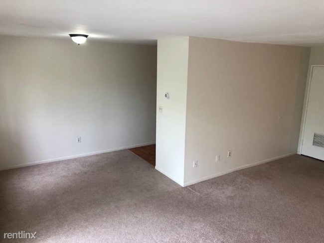 Building Photo - 1 br, 1 bath Apartment - 259 Oakville Ave