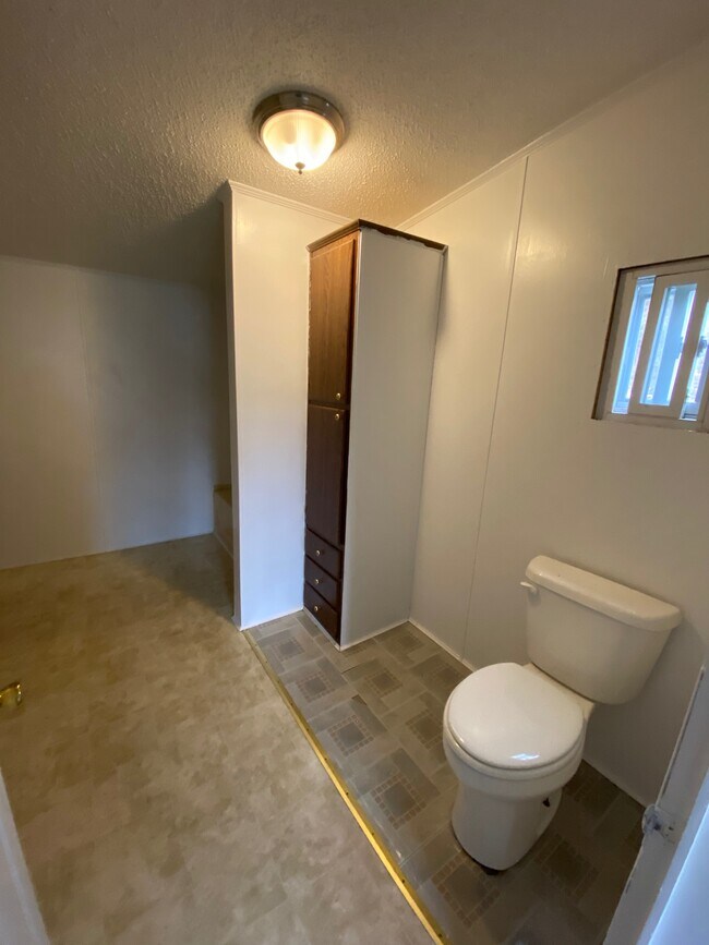 Building Photo - 129 Sandhurst Ct