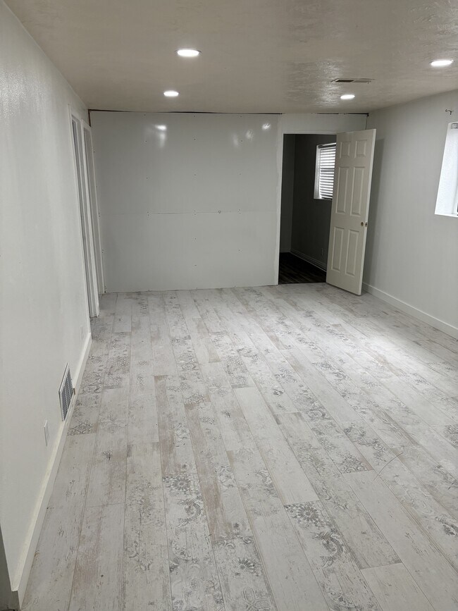 Foto del edificio - 677 N 440 W St