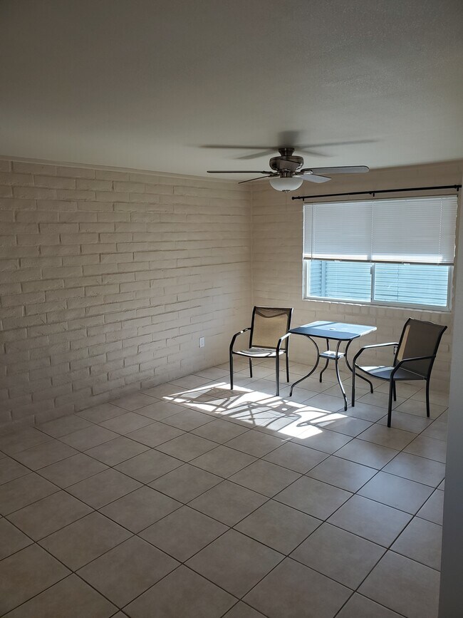 Building Photo - 3434 E Blacklidge Dr
