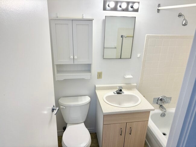 Building Photo - 87 Hamilton N