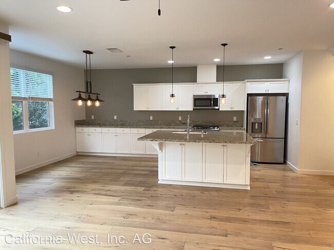 Building Photo - 3 br, 2.5 bath House - 1533 Elderberry Ct.