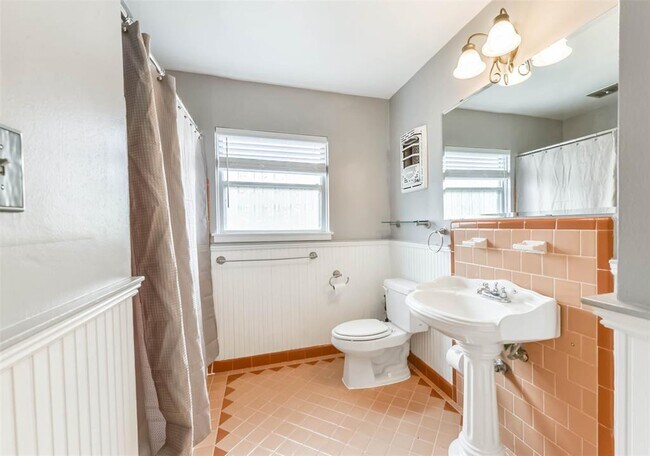 Building Photo - 4615 Braeburn Dr