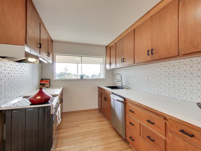 Building Photo - 1993 El Dorado Ave