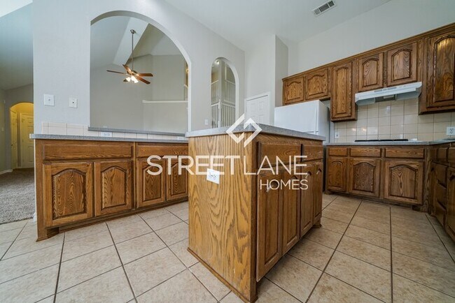 Building Photo - Gorgeous Five Bedroom, Two and Half Bath H...