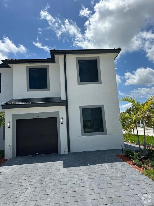 Building Photo - 34430-34430 SW 190th Ave
