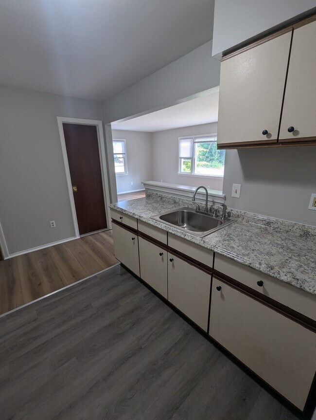 Foto del edificio - 220 Glen Haven Rd