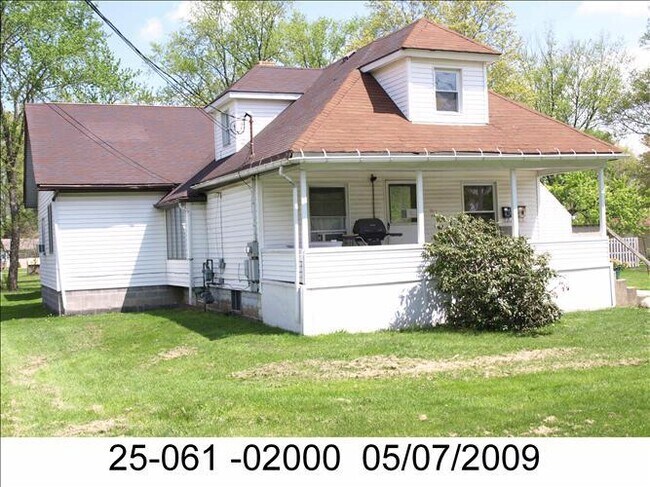 Building Photo - 133 Fairlawn Ave #2