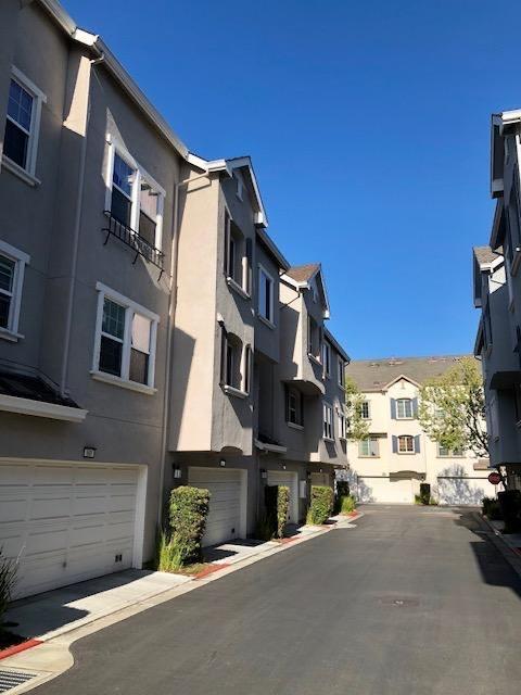 Building Photo - 560 Montego Terrace