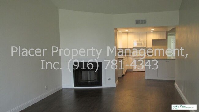 Foto del edificio - Roseville - Half plex  2 bedroom 2 bath 2 ...