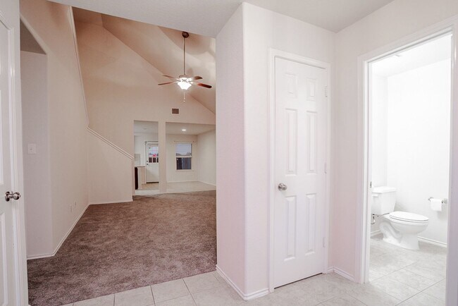 Foto del edificio - Beautiful 4/BR 2.5/BA Home with Incredible...
