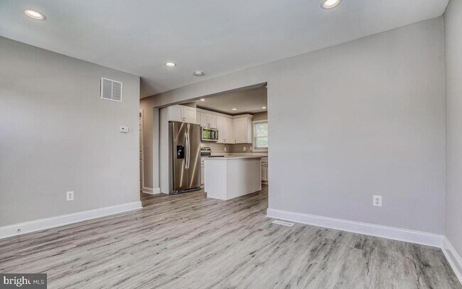 Foto del edificio - 2209 Hammonds Ferry Rd
