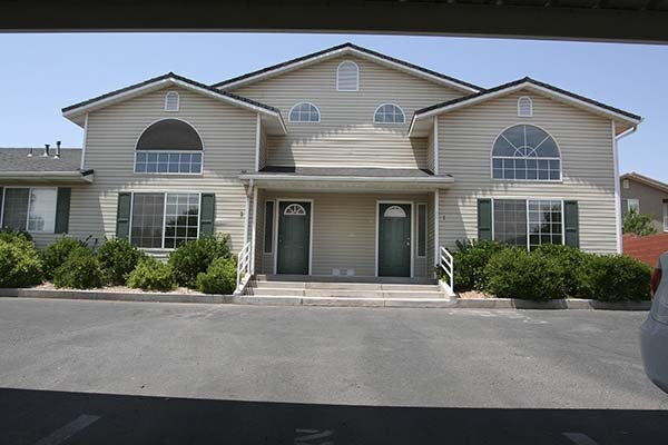 Foto del edificio - "Charming 2-BR with 2 Baths in St. George – 980 Sq. Ft. of Comfort!"