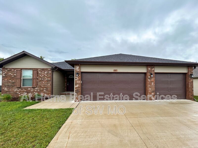 Foto principal - 207 E Rosalie St
