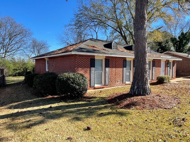 Building Photo - Fantastic 3-Bedroom