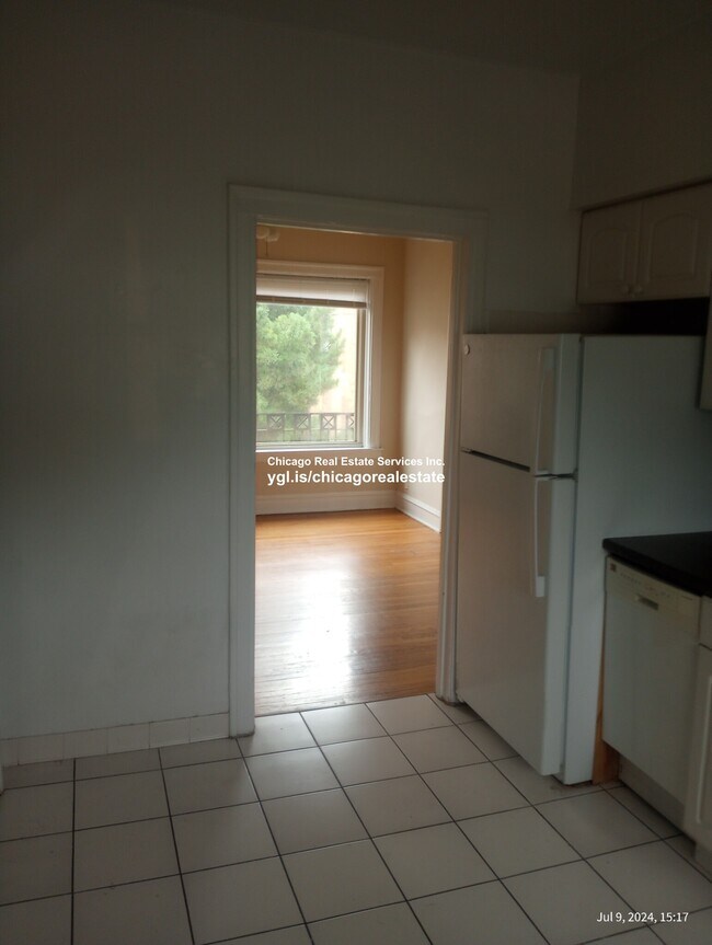 Building Photo - 830 Reba Pl