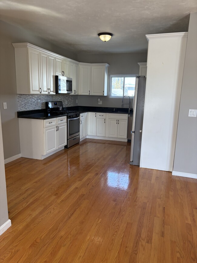 Building Photo - 18 Upham St