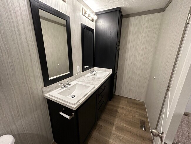 Foto del edificio - 28694 N Maple St